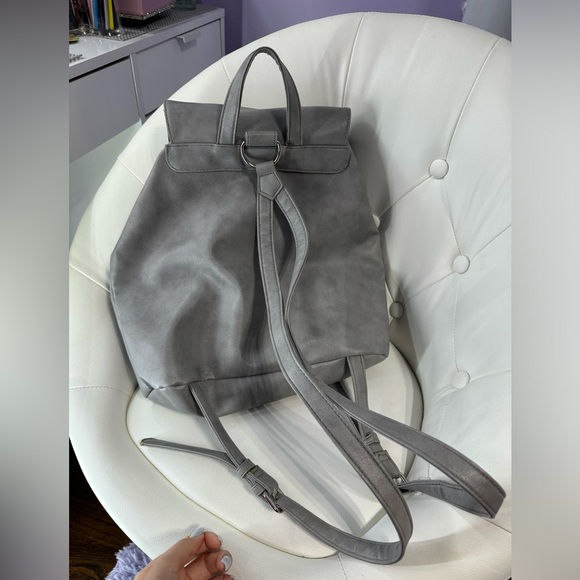 New gray backpack - Picture 5 of 9